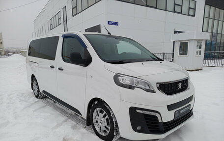 Peugeot Traveller I, 2021 год, 2 860 000 рублей, 3 фотография