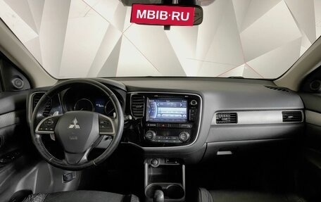 Mitsubishi Outlander III рестайлинг 3, 2013 год, 1 525 000 рублей, 13 фотография