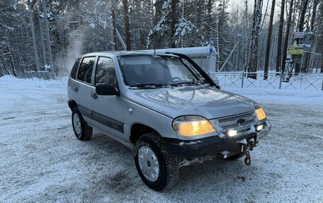 Chevrolet Niva I рестайлинг, 2004 год, 300 000 рублей, 2 фотография