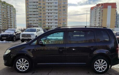 Volkswagen Touran III, 2010 год, 810 000 рублей, 2 фотография