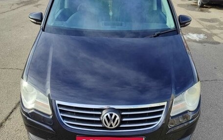 Volkswagen Touran III, 2010 год, 810 000 рублей, 3 фотография