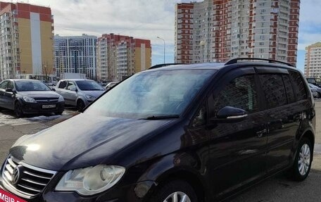 Volkswagen Touran III, 2010 год, 810 000 рублей, 6 фотография