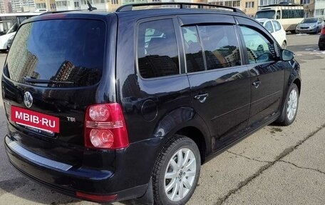 Volkswagen Touran III, 2010 год, 810 000 рублей, 4 фотография