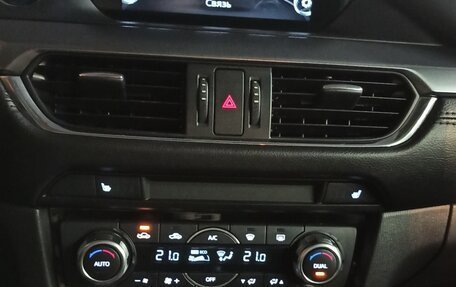 Mazda 6, 2017 год, 2 400 000 рублей, 10 фотография