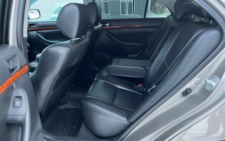 Toyota Avensis III рестайлинг, 2007 год, 950 000 рублей, 17 фотография