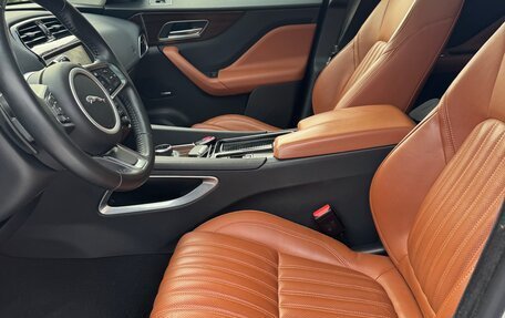 Jaguar F-Pace, 2018 год, 4 800 000 рублей, 13 фотография