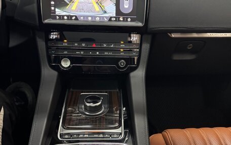 Jaguar F-Pace, 2018 год, 4 800 000 рублей, 23 фотография