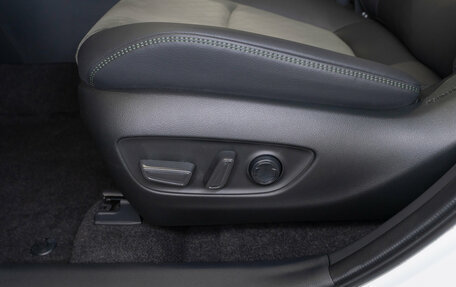 Toyota RAV4, 2025 год, 4 300 000 рублей, 21 фотография