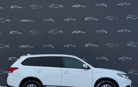 Mitsubishi Outlander III рестайлинг 3, 2019 год, 2 098 800 рублей, 11 фотография