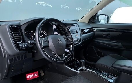 Mitsubishi Outlander III рестайлинг 3, 2019 год, 2 098 800 рублей, 5 фотография