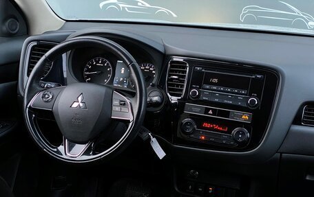 Mitsubishi Outlander III рестайлинг 3, 2019 год, 2 098 800 рублей, 14 фотография