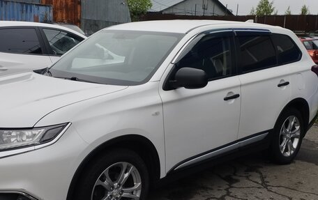 Mitsubishi Outlander III рестайлинг 3, 2017 год, 1 820 000 рублей, 3 фотография