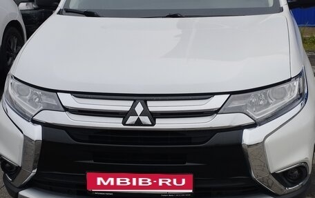 Mitsubishi Outlander III рестайлинг 3, 2017 год, 1 820 000 рублей, 2 фотография