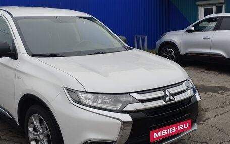 Mitsubishi Outlander III рестайлинг 3, 2017 год, 1 820 000 рублей, 4 фотография