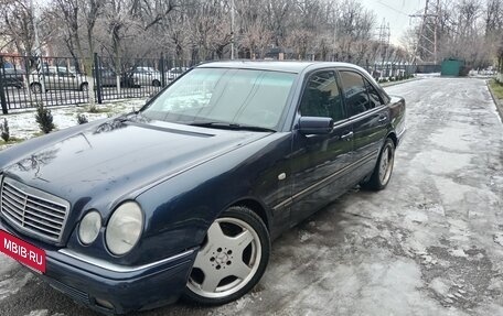 Mercedes-Benz E-Класс, 1997 год, 399 999 рублей, 1 фотография