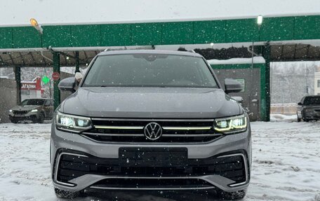 Volkswagen Tiguan II, 2021 год, 4 800 000 рублей, 2 фотография