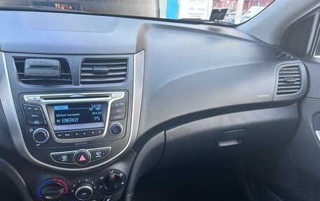 Hyundai Solaris II рестайлинг, 2015 год, 1 100 000 рублей, 20 фотография