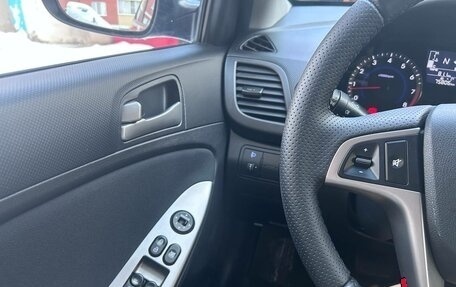 Hyundai Solaris II рестайлинг, 2015 год, 1 100 000 рублей, 21 фотография