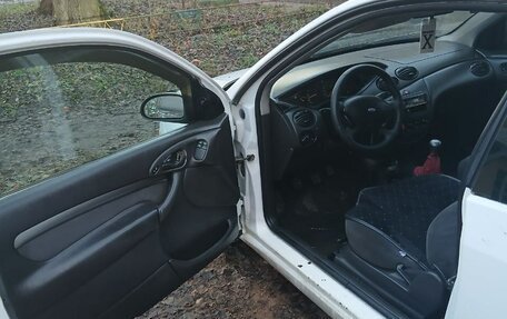 Ford Focus IV, 2001 год, 235 000 рублей, 3 фотография