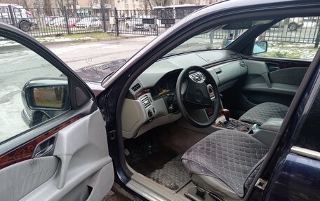 Mercedes-Benz E-Класс, 1997 год, 399 999 рублей, 8 фотография