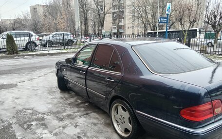 Mercedes-Benz E-Класс, 1997 год, 399 999 рублей, 6 фотография