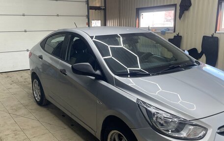 Hyundai Solaris II рестайлинг, 2012 год, 590 000 рублей, 2 фотография