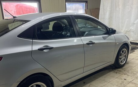 Hyundai Solaris II рестайлинг, 2012 год, 590 000 рублей, 3 фотография