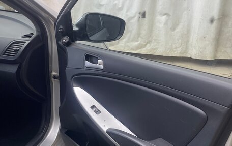 Hyundai Solaris II рестайлинг, 2012 год, 590 000 рублей, 12 фотография