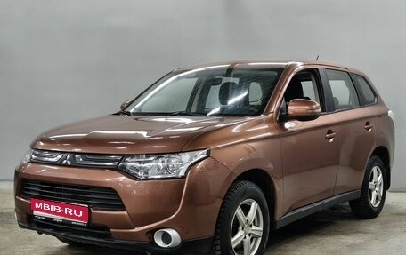 Mitsubishi Outlander III рестайлинг 3, 2012 год, 1 100 000 рублей, 1 фотография