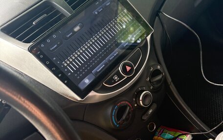 Hyundai Solaris II рестайлинг, 2013 год, 580 000 рублей, 2 фотография