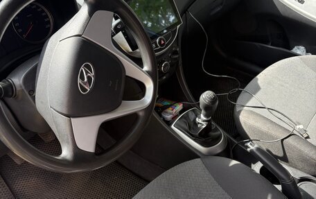 Hyundai Solaris II рестайлинг, 2013 год, 580 000 рублей, 4 фотография