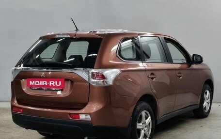 Mitsubishi Outlander III рестайлинг 3, 2012 год, 1 100 000 рублей, 5 фотография