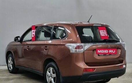 Mitsubishi Outlander III рестайлинг 3, 2012 год, 1 100 000 рублей, 7 фотография