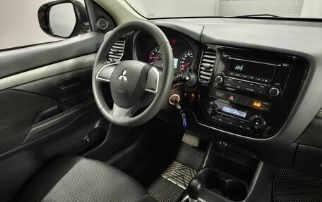 Mitsubishi Outlander III рестайлинг 3, 2012 год, 1 100 000 рублей, 10 фотография