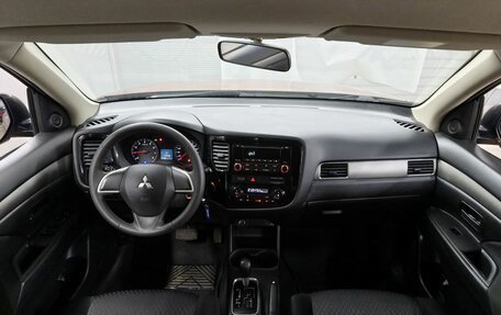 Mitsubishi Outlander III рестайлинг 3, 2012 год, 1 100 000 рублей, 11 фотография