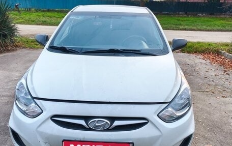 Hyundai Solaris II рестайлинг, 2013 год, 730 000 рублей, 1 фотография