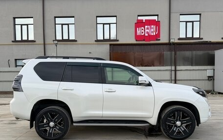 Toyota Land Cruiser Prado 150 рестайлинг 2, 2017 год, 3 950 000 рублей, 4 фотография