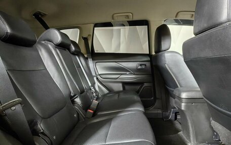 Mitsubishi Outlander III рестайлинг 3, 2013 год, 1 525 000 рублей, 15 фотография