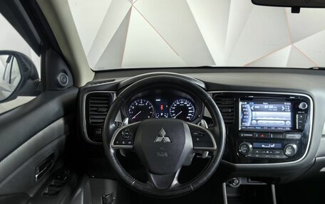 Mitsubishi Outlander III рестайлинг 3, 2013 год, 1 525 000 рублей, 19 фотография