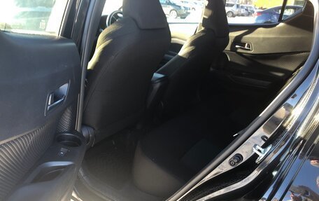 Toyota C-HR I рестайлинг, 2018 год, 1 795 000 рублей, 14 фотография