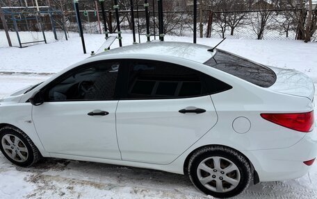 Hyundai Solaris II рестайлинг, 2013 год, 975 000 рублей, 4 фотография