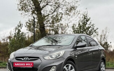 Hyundai Solaris II рестайлинг, 2012 год, 700 000 рублей, 3 фотография