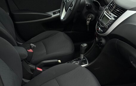 Hyundai Solaris II рестайлинг, 2012 год, 700 000 рублей, 10 фотография