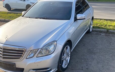 Mercedes-Benz E-Класс, 2010 год, 1 430 000 рублей, 2 фотография