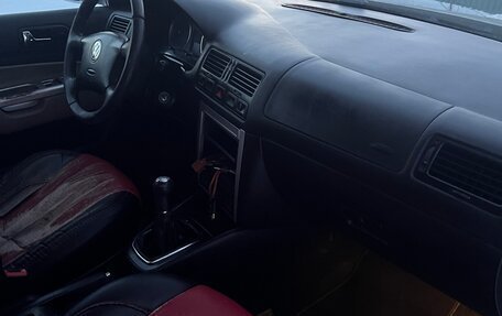 Volkswagen Golf IV, 2002 год, 550 000 рублей, 10 фотография