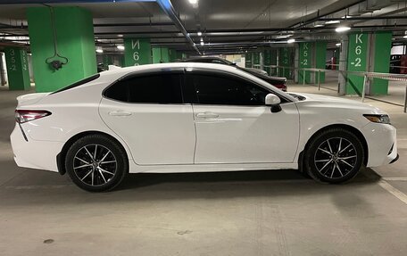 Toyota Camry, 2018 год, 2 600 000 рублей, 2 фотография