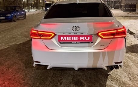Toyota Camry, 2018 год, 2 600 000 рублей, 11 фотография