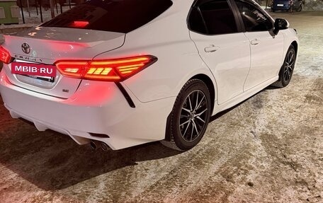 Toyota Camry, 2018 год, 2 600 000 рублей, 12 фотография