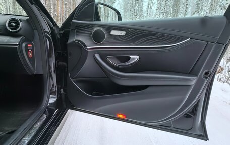 Mercedes-Benz E-Класс, 2019 год, 2 500 000 рублей, 9 фотография