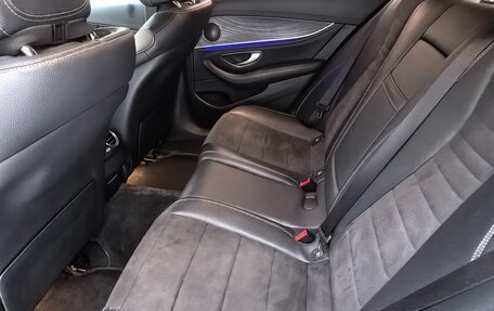 Mercedes-Benz E-Класс, 2019 год, 2 500 000 рублей, 8 фотография